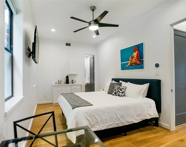 511 Memorial Heights Drive - Photo Thumbnail 5