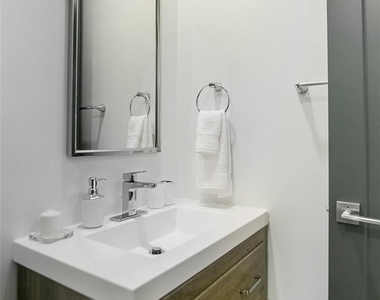 511 Memorial Heights Drive - Photo Thumbnail 8