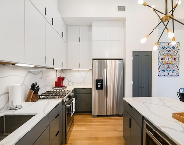 511 Memorial Heights Drive - Photo Thumbnail 12