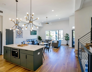 511 Memorial Heights Drive - Photo Thumbnail 9