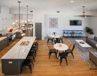 511 Memorial Heights Drive - Photo Thumbnail 16