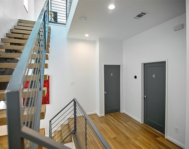 511 Memorial Heights Drive - Photo Thumbnail 25