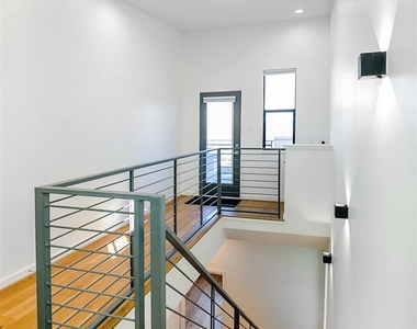 511 Memorial Heights Drive - Photo Thumbnail 41