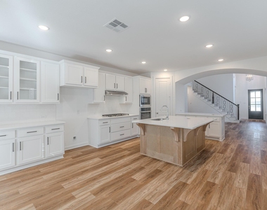 7342 Lake Arrowhead Lane - Photo Thumbnail 13
