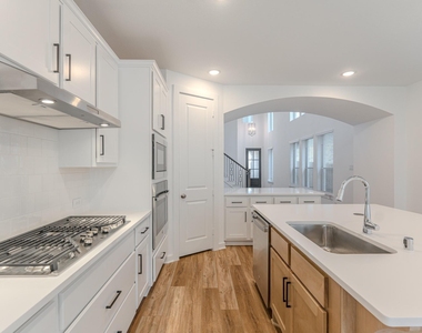 7342 Lake Arrowhead Lane - Photo Thumbnail 9