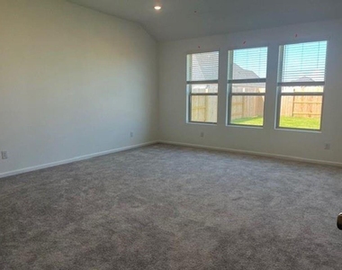 3004 Avalos Dr - Photo Thumbnail 6