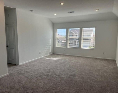 3004 Avalos Dr - Photo Thumbnail 4