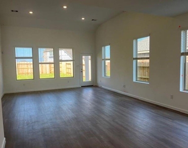 3004 Avalos Dr - Photo Thumbnail 1