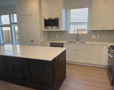 3004 Avalos Dr - Photo Thumbnail 3