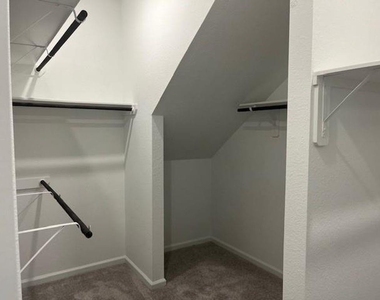 3004 Avalos Dr - Photo Thumbnail 9