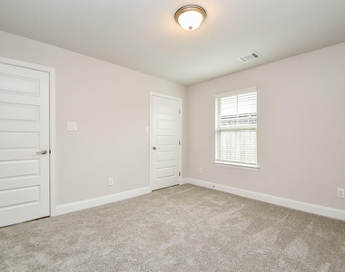 2700 Diamond Reef Lane - Photo Thumbnail 21