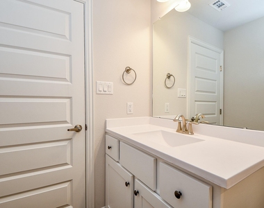 2700 Diamond Reef Lane - Photo Thumbnail 29