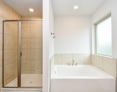 2700 Diamond Reef Lane - Photo Thumbnail 18