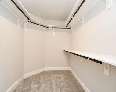 2700 Diamond Reef Lane - Photo Thumbnail 16