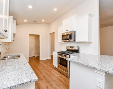 2700 Diamond Reef Lane - Photo Thumbnail 8