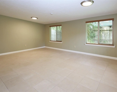 2806 Bluebonnet Street - Photo Thumbnail 7