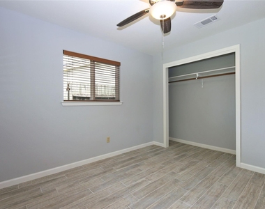 2806 Bluebonnet Street - Photo Thumbnail 13