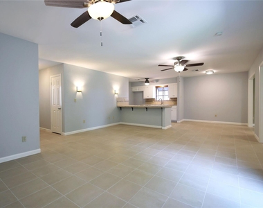 2806 Bluebonnet Street - Photo Thumbnail 3