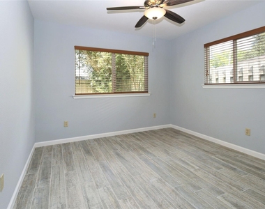 2806 Bluebonnet Street - Photo Thumbnail 12