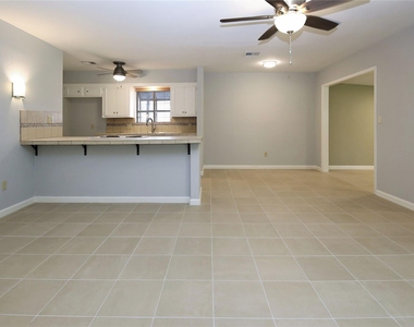 2806 Bluebonnet Street - Photo Thumbnail 4