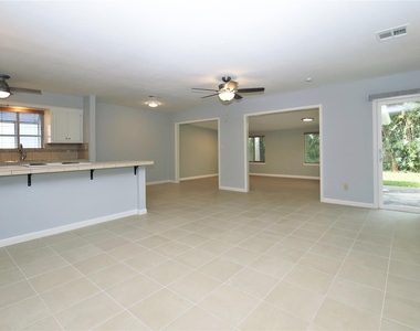 2806 Bluebonnet Street - Photo Thumbnail 2