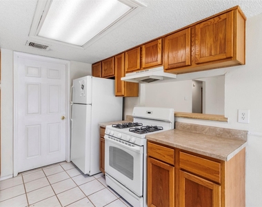 16319 Pitch Pine Drive - Photo Thumbnail 9
