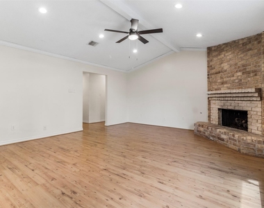 16319 Pitch Pine Drive - Photo Thumbnail 6