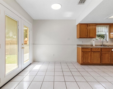 16319 Pitch Pine Drive - Photo Thumbnail 6