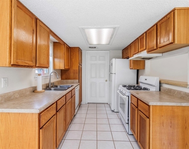 16319 Pitch Pine Drive - Photo Thumbnail 8