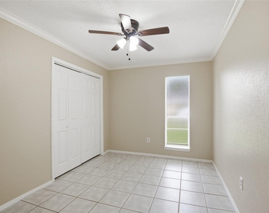 6122 S Greenpark Drive - Photo Thumbnail 9