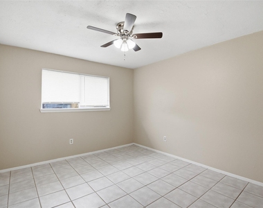 6122 S Greenpark Drive - Photo Thumbnail 11