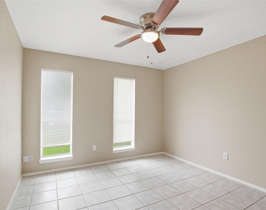 6122 S Greenpark Drive - Photo Thumbnail 10