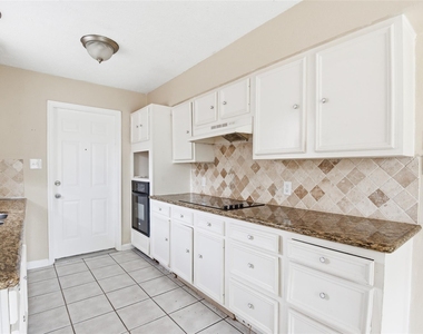 6122 S Greenpark Drive - Photo Thumbnail 6
