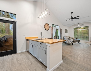 71 White Oak Street - Photo Thumbnail 9