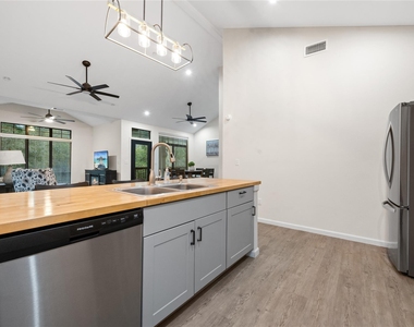 71 White Oak Street - Photo Thumbnail 8