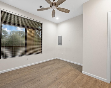 71 White Oak Street - Photo Thumbnail 13