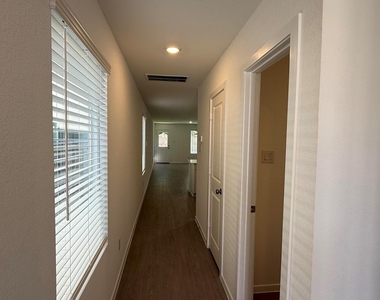 912 Pertuso Lane - Photo Thumbnail 2