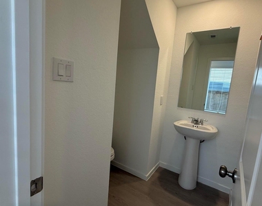 912 Pertuso Lane - Photo Thumbnail 8