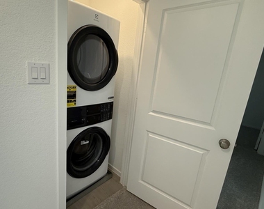 912 Pertuso Lane - Photo Thumbnail 9