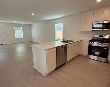 912 Pertuso Lane - Photo Thumbnail 3