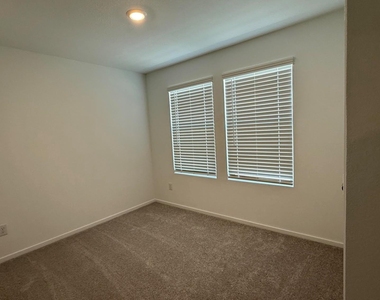 912 Pertuso Lane - Photo Thumbnail 18