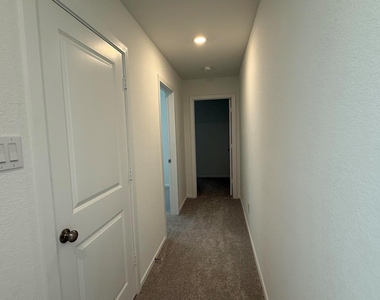 912 Pertuso Lane - Photo Thumbnail 10