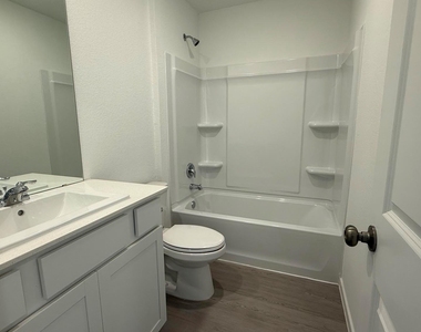 912 Pertuso Lane - Photo Thumbnail 11