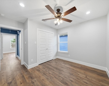 1210 Crockett Street - Photo Thumbnail 11