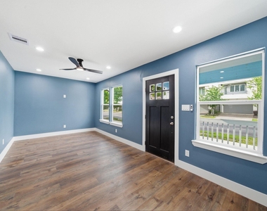 1210 Crockett Street - Photo Thumbnail 2
