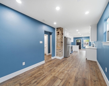 1210 Crockett Street - Photo Thumbnail 8