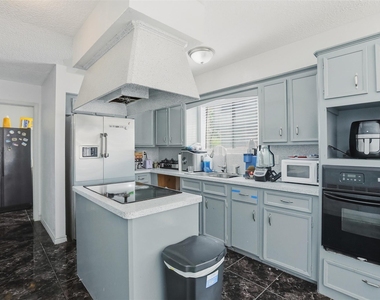 20713 Harvest Hill Lane - Photo Thumbnail 3