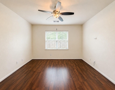 8739 Leclaire Meadow Drive - Photo Thumbnail 11