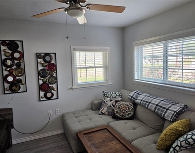 503 Lakeland Drive - Photo Thumbnail 7