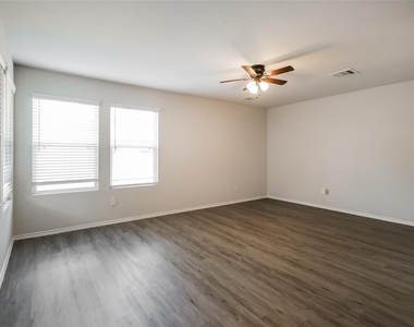 12702 Veterans Silver Road - Photo Thumbnail 5